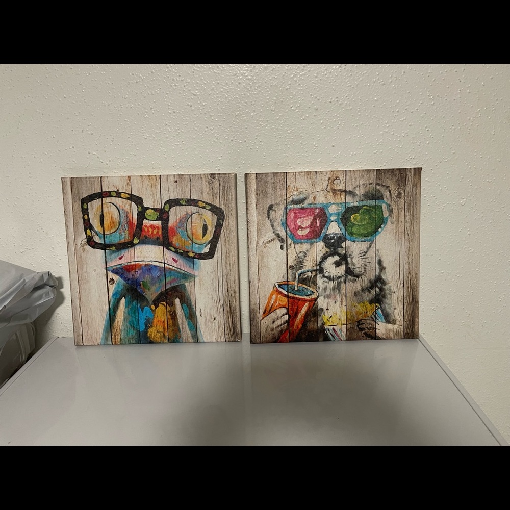 2 canvas dog & chameleon